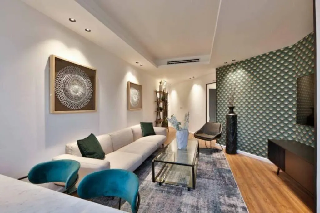 Image 2 of 2Bedroom Suite with balcony and shelter Shenkin Hotel