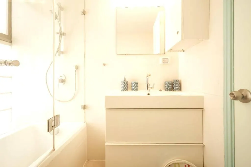 Image 2 of 2 bedrooms close to the Hilton