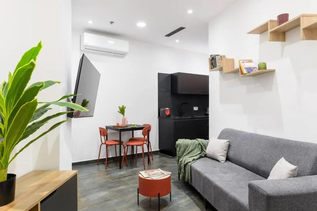 Image of 2 rooms apt with Bomb Shelter M6