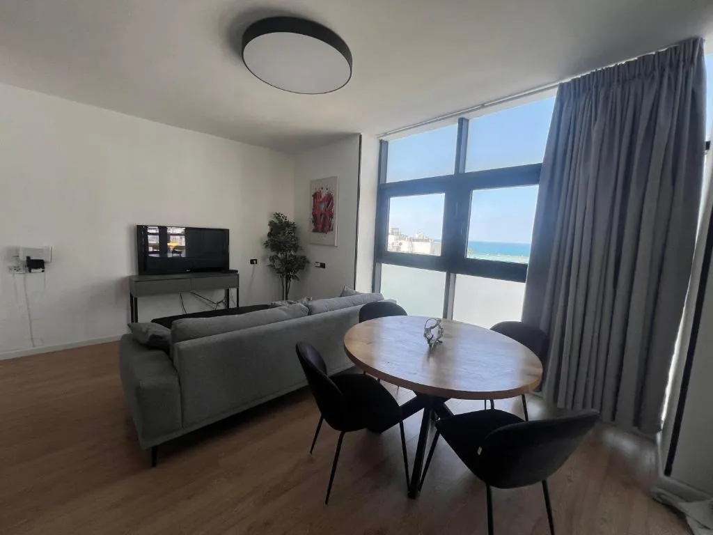 Image of 3Bedrooms Suite With Balcony and shelter Yarkon