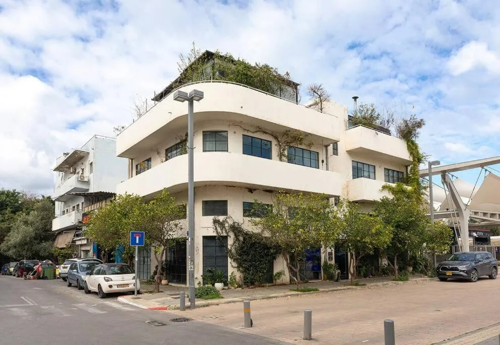 Image 5 of A Bauhaus Gem – Prime Location