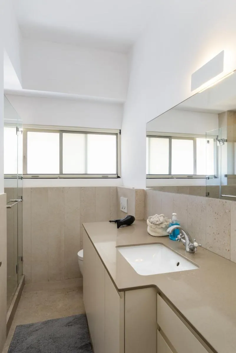 Image 3 of Adorable 2 bedrooms apt w Bomb Shelter next to the beach