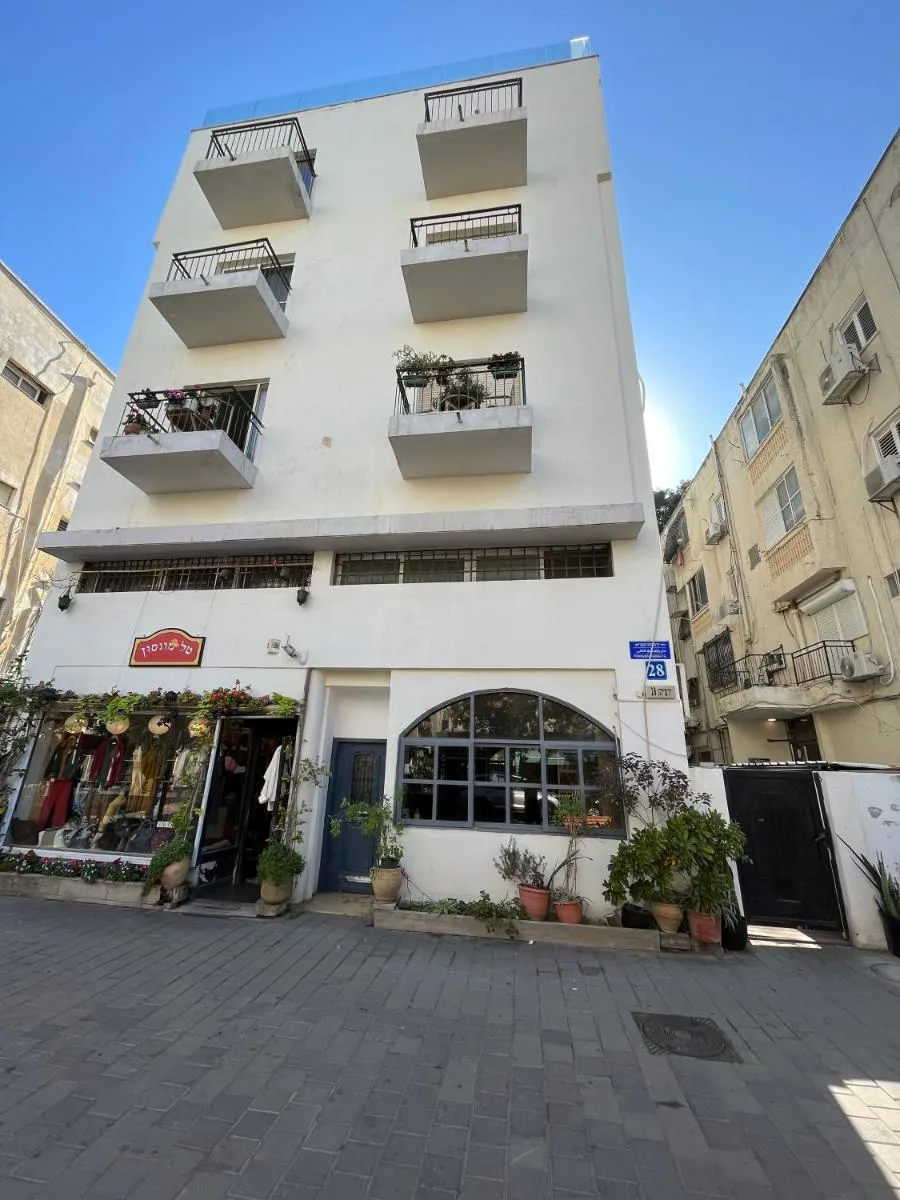 Image 5 of Adorable 2 bedrooms apt w Bomb Shelter next to the beach