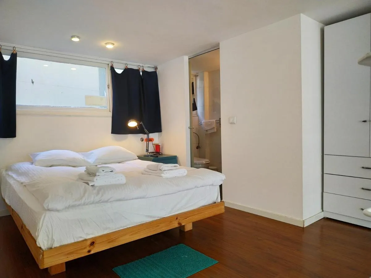 Image 6 of AirTLV – Centrally Located Studio With Gallery