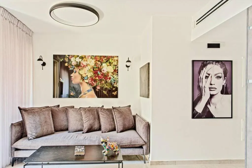 Image of Amazing city center suite