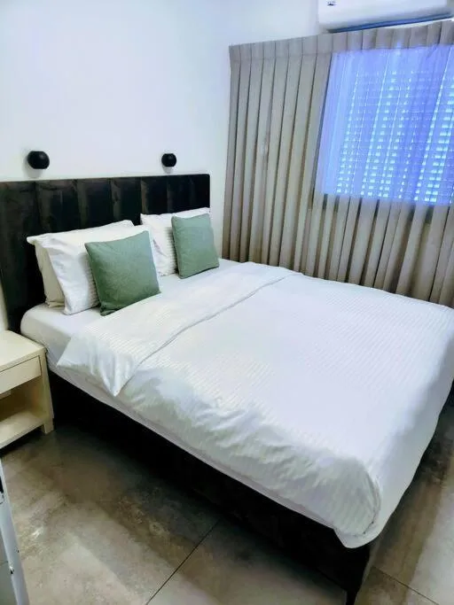Image 3 of Amazing city center suite