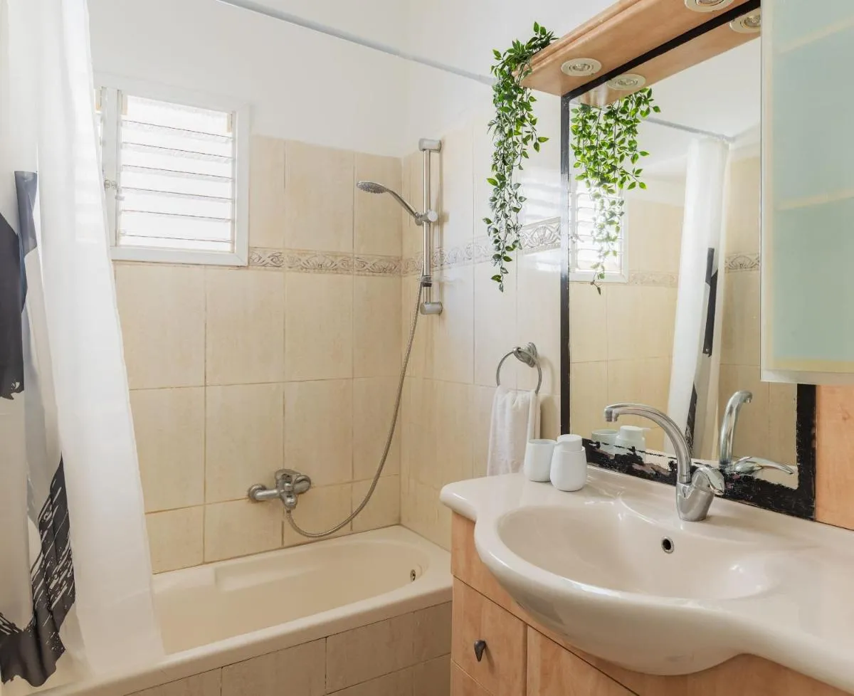 Image 6 of Authentic 2 bedrooms apt near the beach