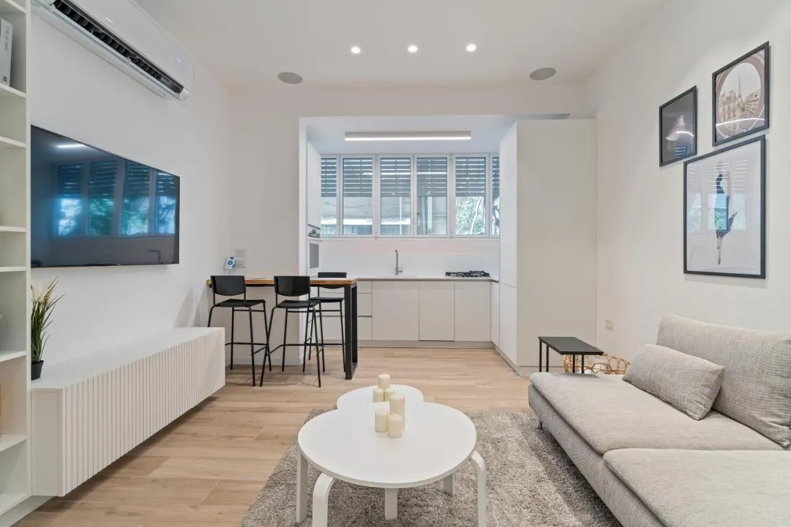Image of BROWN SUITE Tel Aviv