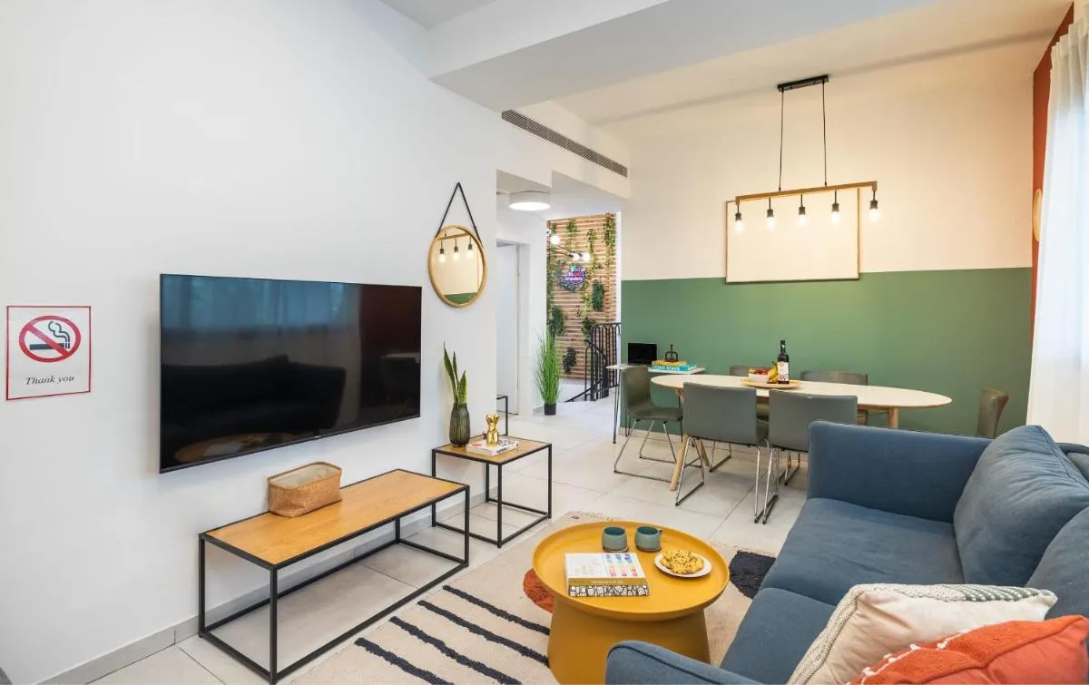 Image 4 of Beach & Market Designed Duplex