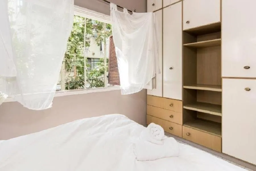 Image 3 of Beautiful 2Bd with Private Balcony and Shelter by Sea N’ Rent