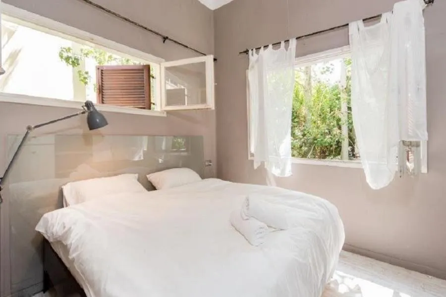 Image 2 of Beautiful 2Bd with Private Balcony and Shelter by Sea N’ Rent