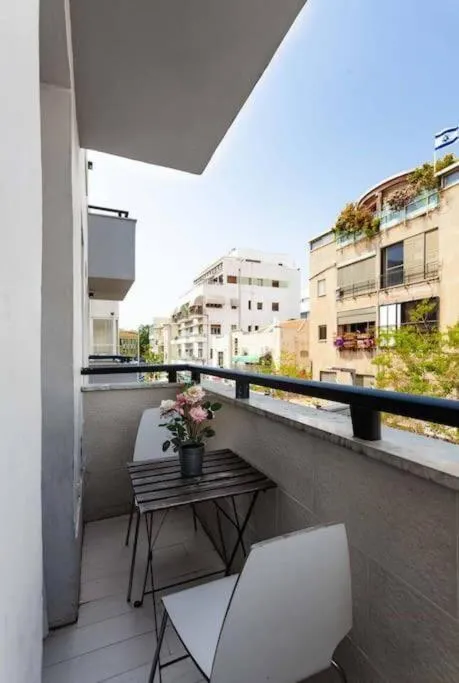 Image 4 of Bedroom Suite with Balcony and shelter Shenkin Hotel2