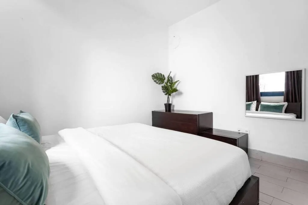 Image 1 of Bedroom Suite with Balcony and shelter Shenkin Hotel2