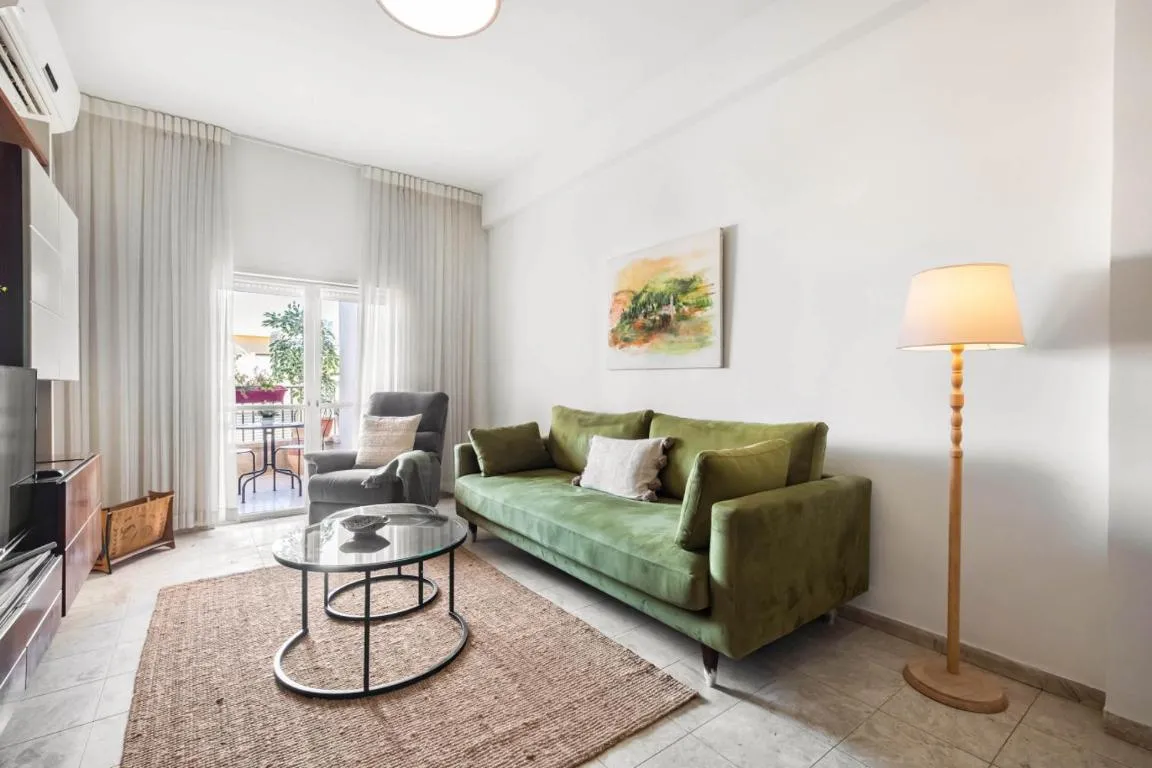 Image of Ben Yehuda Elegant Green Charm with Shelter by Sea N Rent
