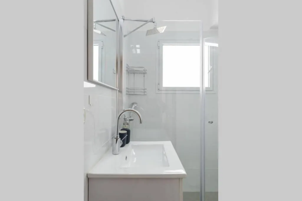 Image 2 of Botiuqe apartment . 100 meters from the beach