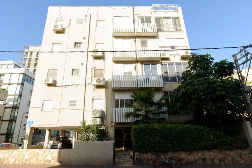 Image 5 of Botiuqe apartment . 100 meters from the beach