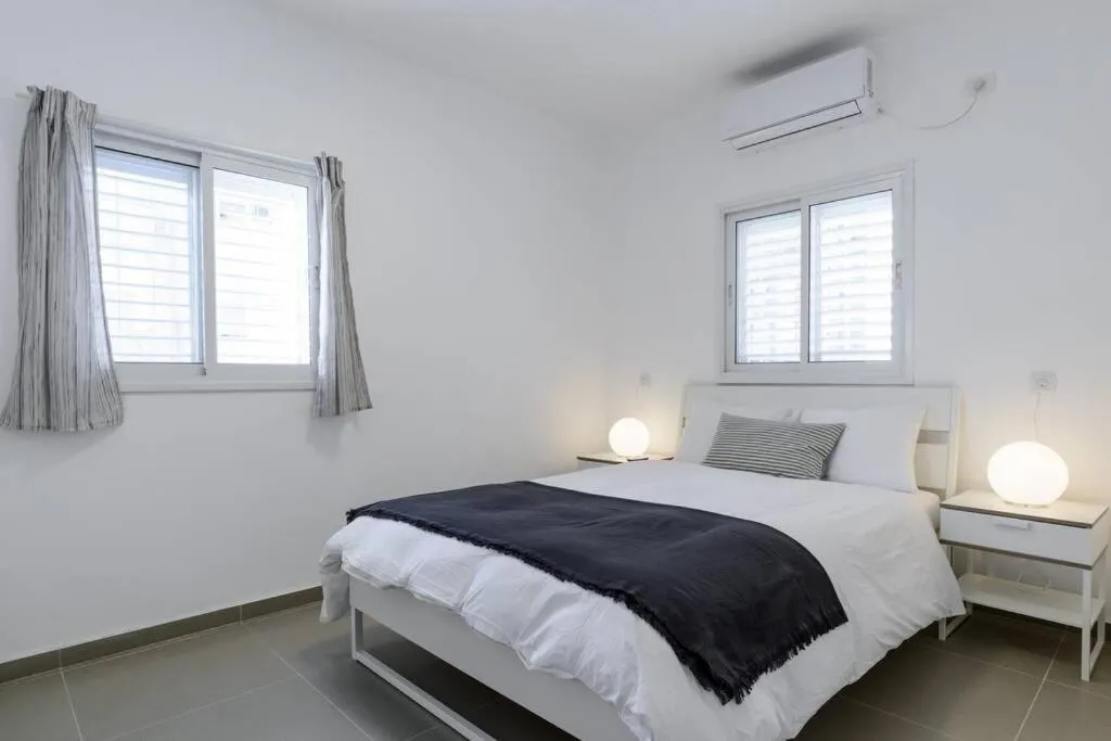 Image 1 of Botiuqe apartment . 100 meters from the beach