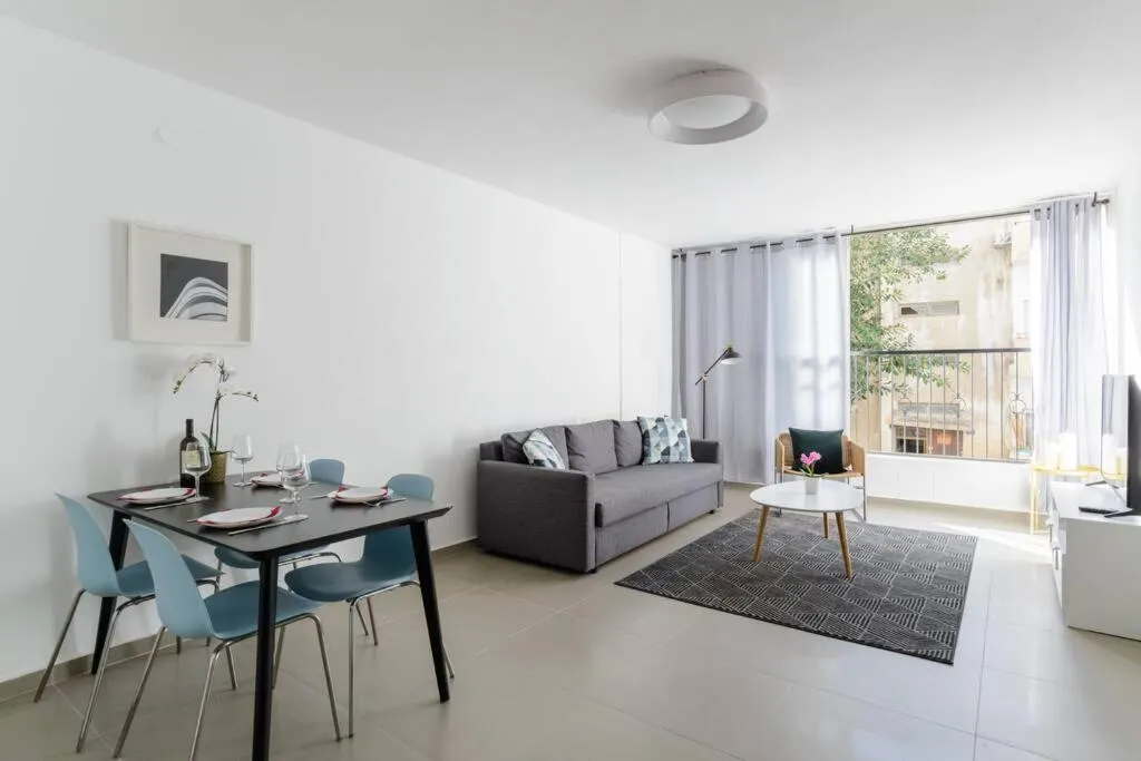 Image 3 of Botiuqe apartment . 100 meters from the beach