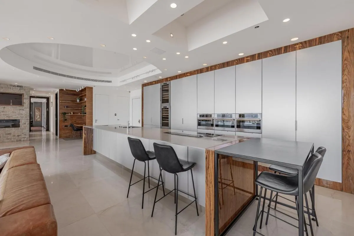 Image 3 of BreezHouse S T 32 Penthouse