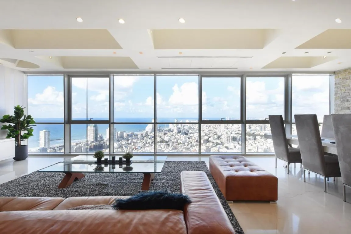 Image of BreezHouse S T 32 Penthouse