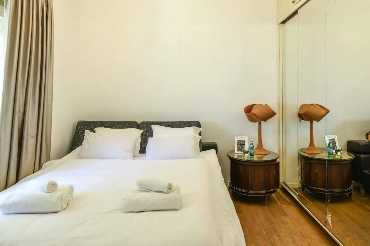 Image 1 of Bright 1BR Apt w Parquet Floor in the City by Sea N’ Rent