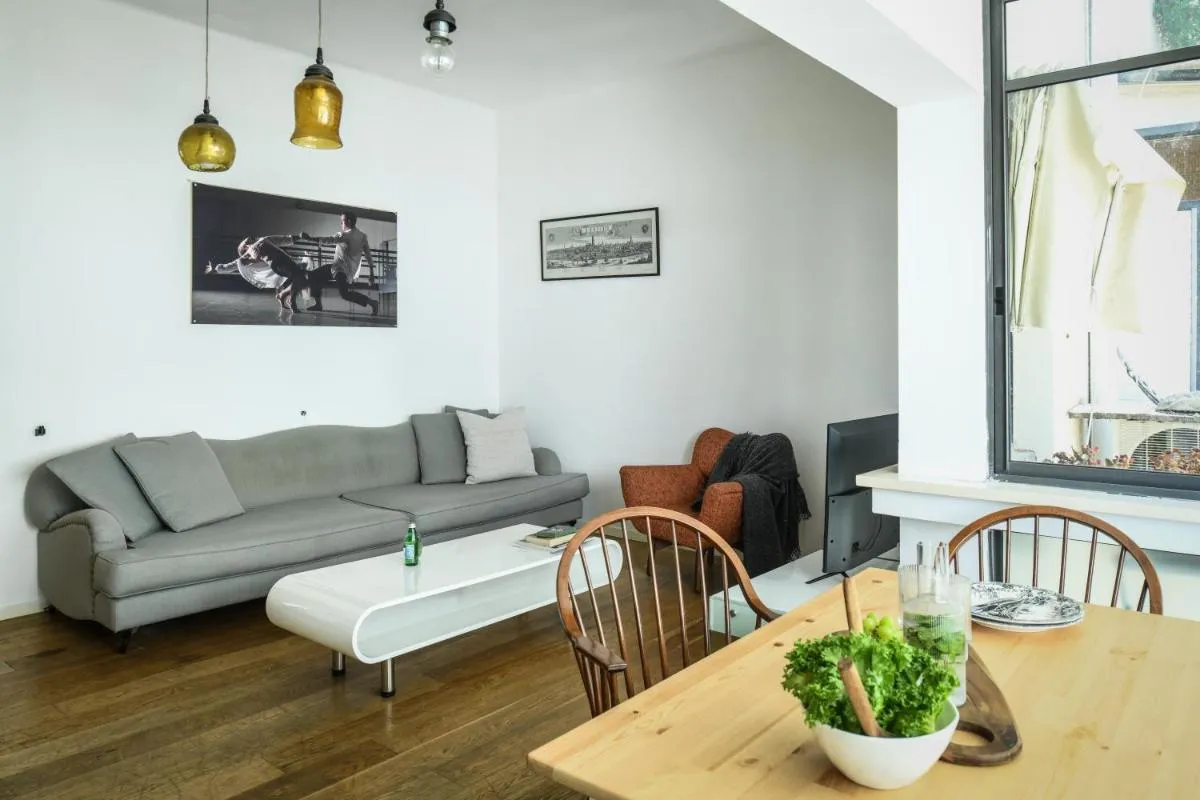 Image 5 of Bright 1BR Apt w Parquet Floor in the City by Sea N’ Rent
