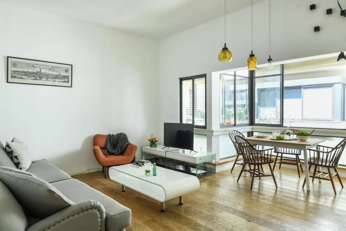 Image of Bright 1BR Apt w Parquet Floor in the City by Sea N’ Rent