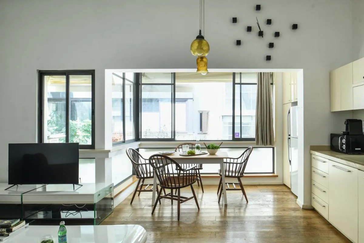 Image 6 of Bright 1BR Apt w Parquet Floor in the City by Sea N’ Rent