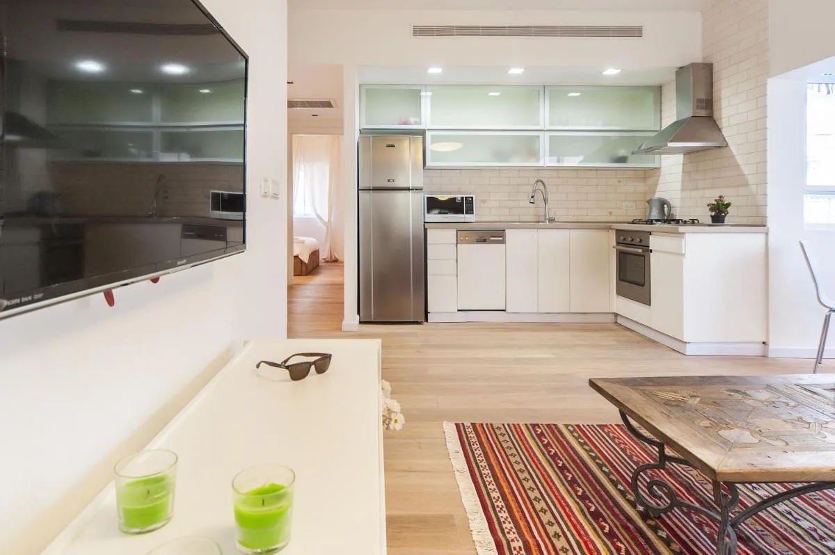 Image 5 of Bright 2BD Apartment in the Heart of Tel Aviv with Shelter by Sea N’ Rent