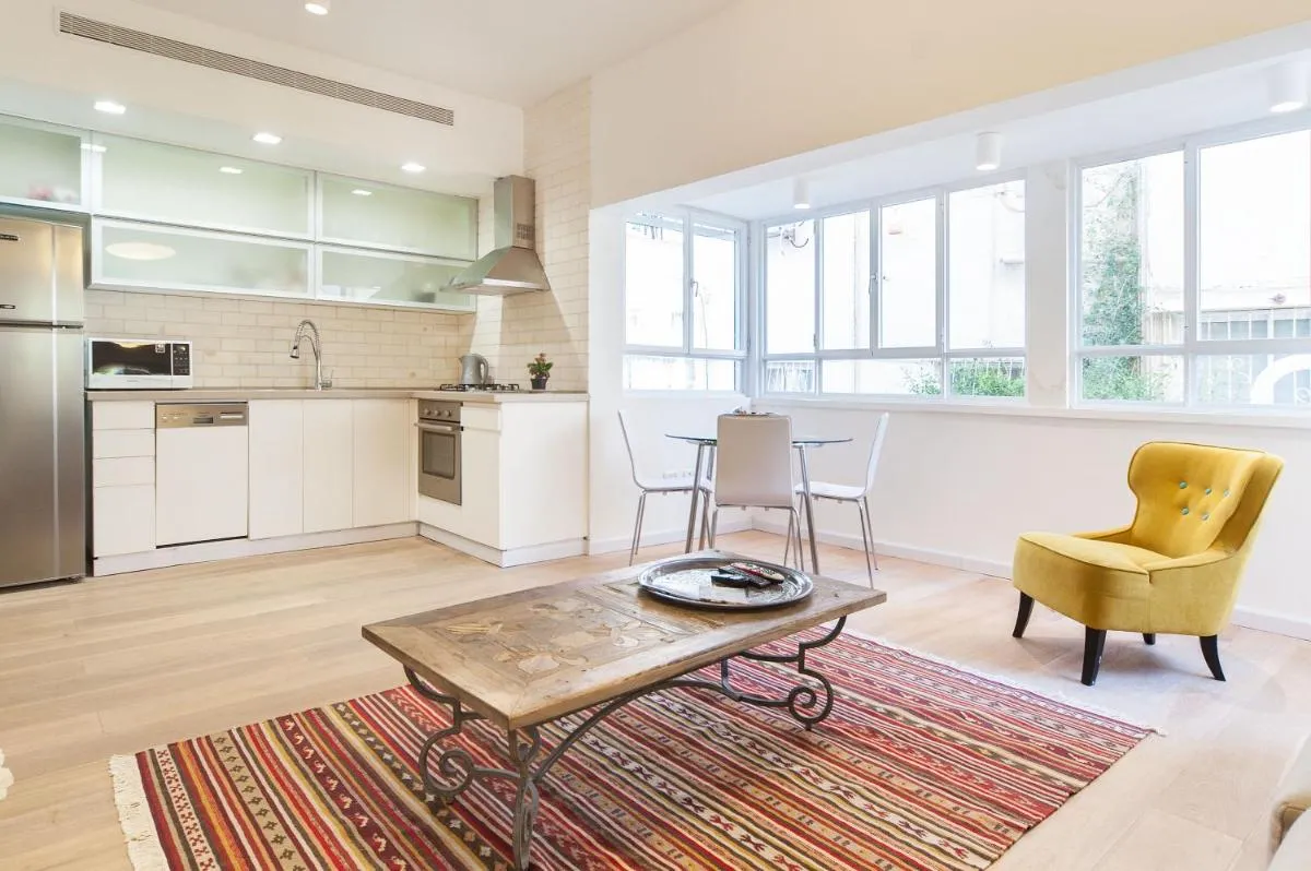 Image 4 of Bright 2BD Apartment in the Heart of Tel Aviv with Shelter by Sea N’ Rent