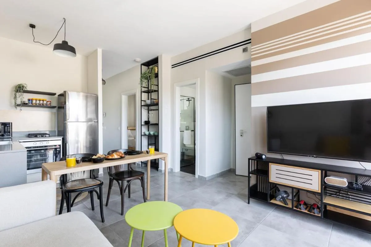 Image 2 of Bright & Chic Apartment with Mamad in the City by Sea N’ Rent