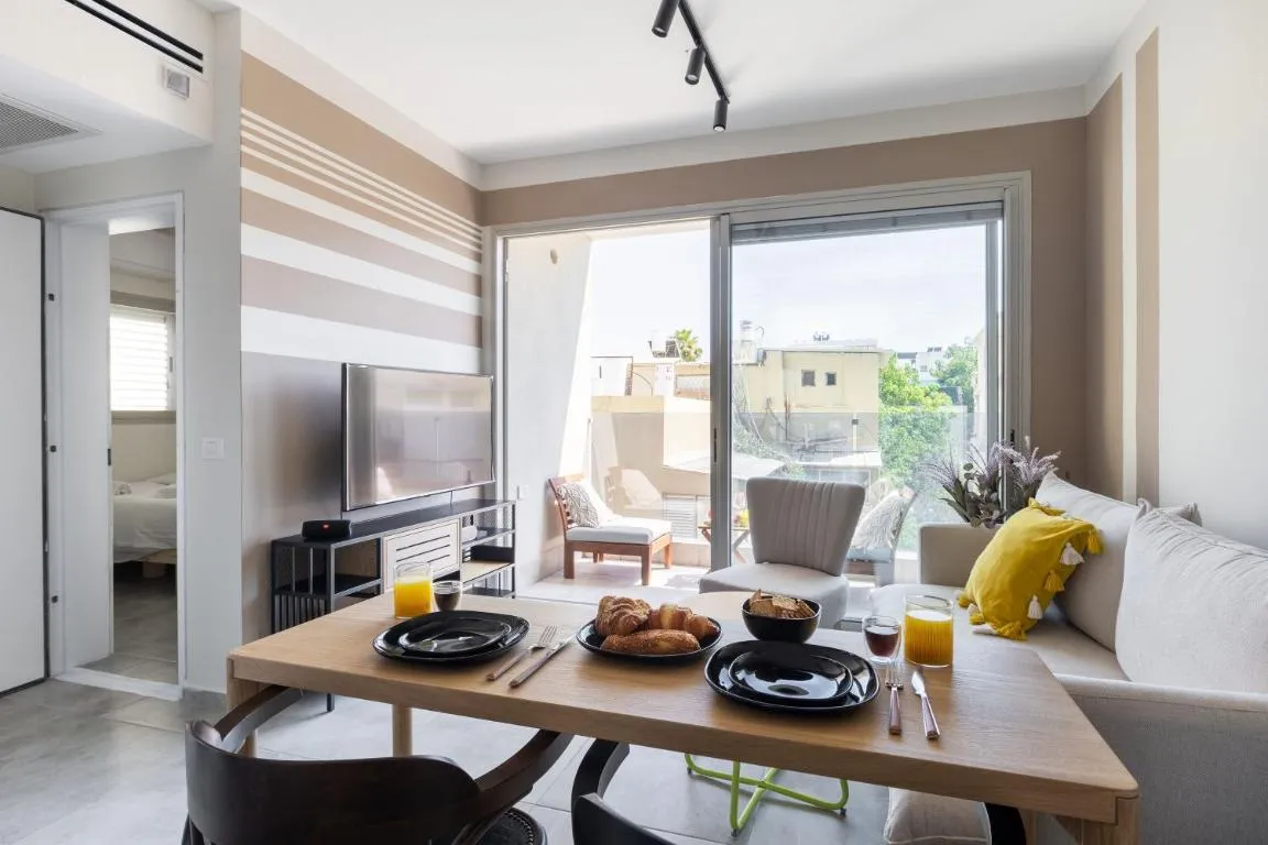 Image of Bright & Chic Apartment with Mamad in the City by Sea N’ Rent