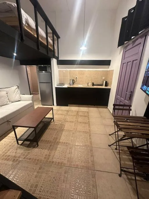 Image 6 of Carmel Market studio