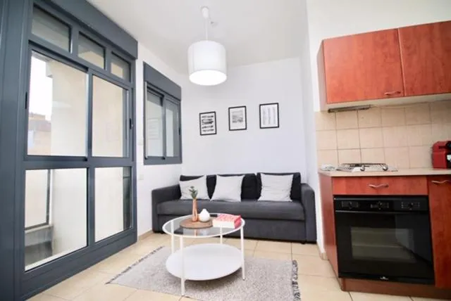 Image 2 of Chic apartment! city center