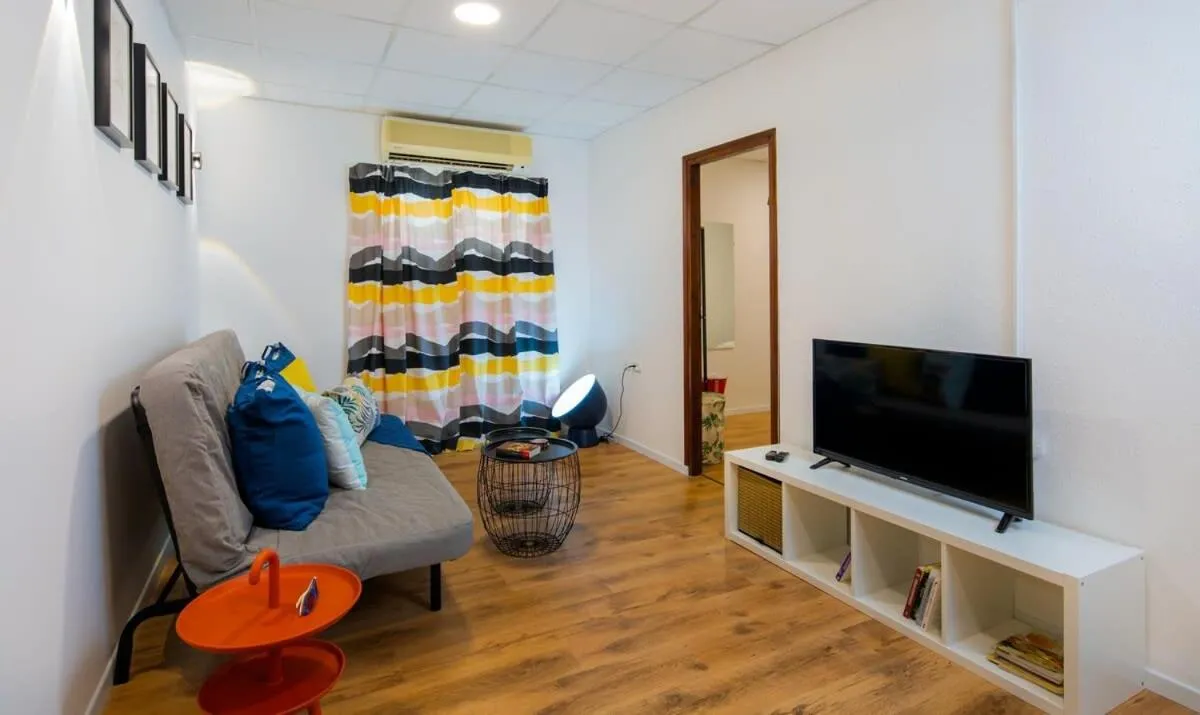 Image 4 of Colorful Apartment by the Beach
