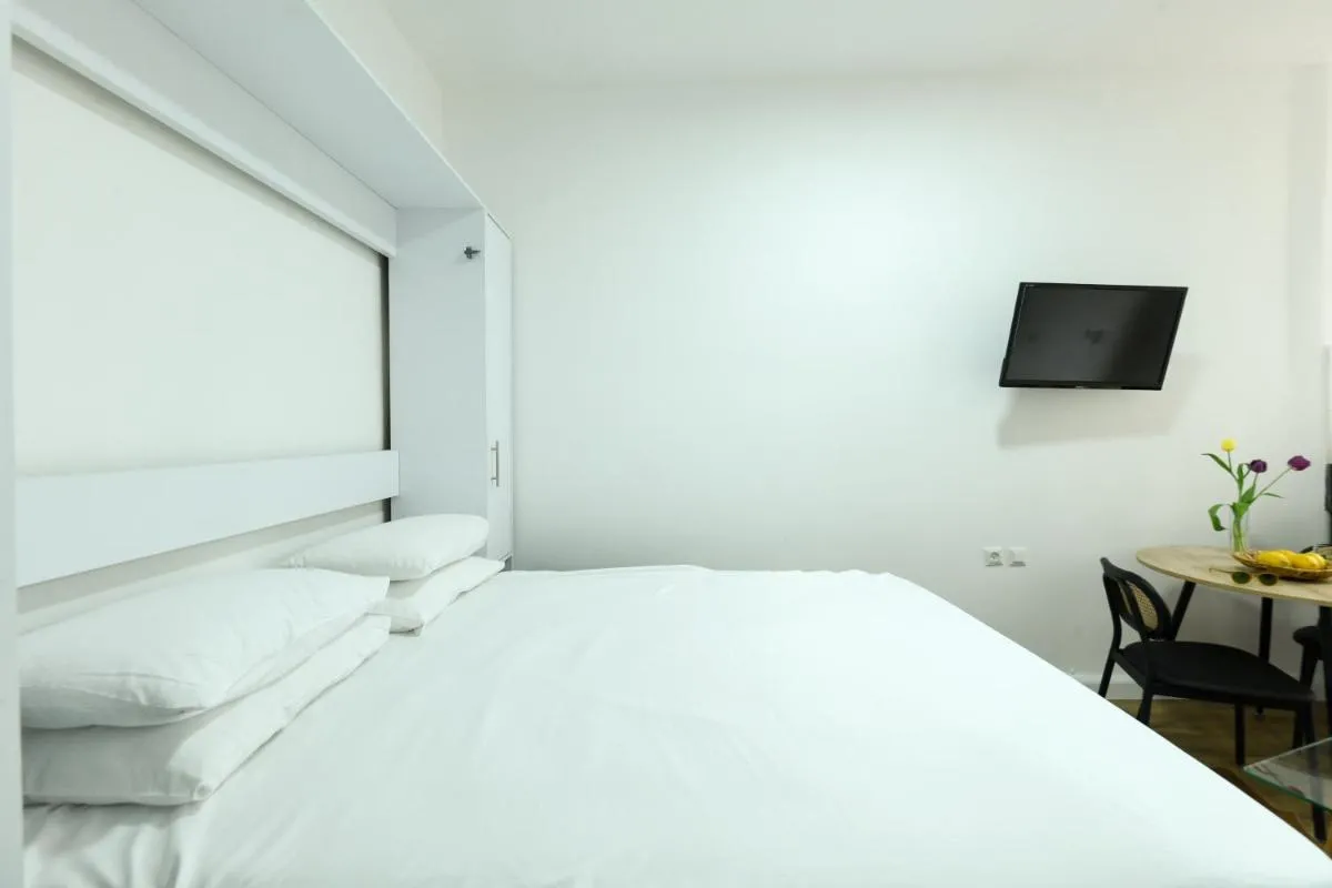 Image 1 of Cozy 1BR Studio Apartment in Heart of Tel Aviv with Shelter by Sea N’ Rent