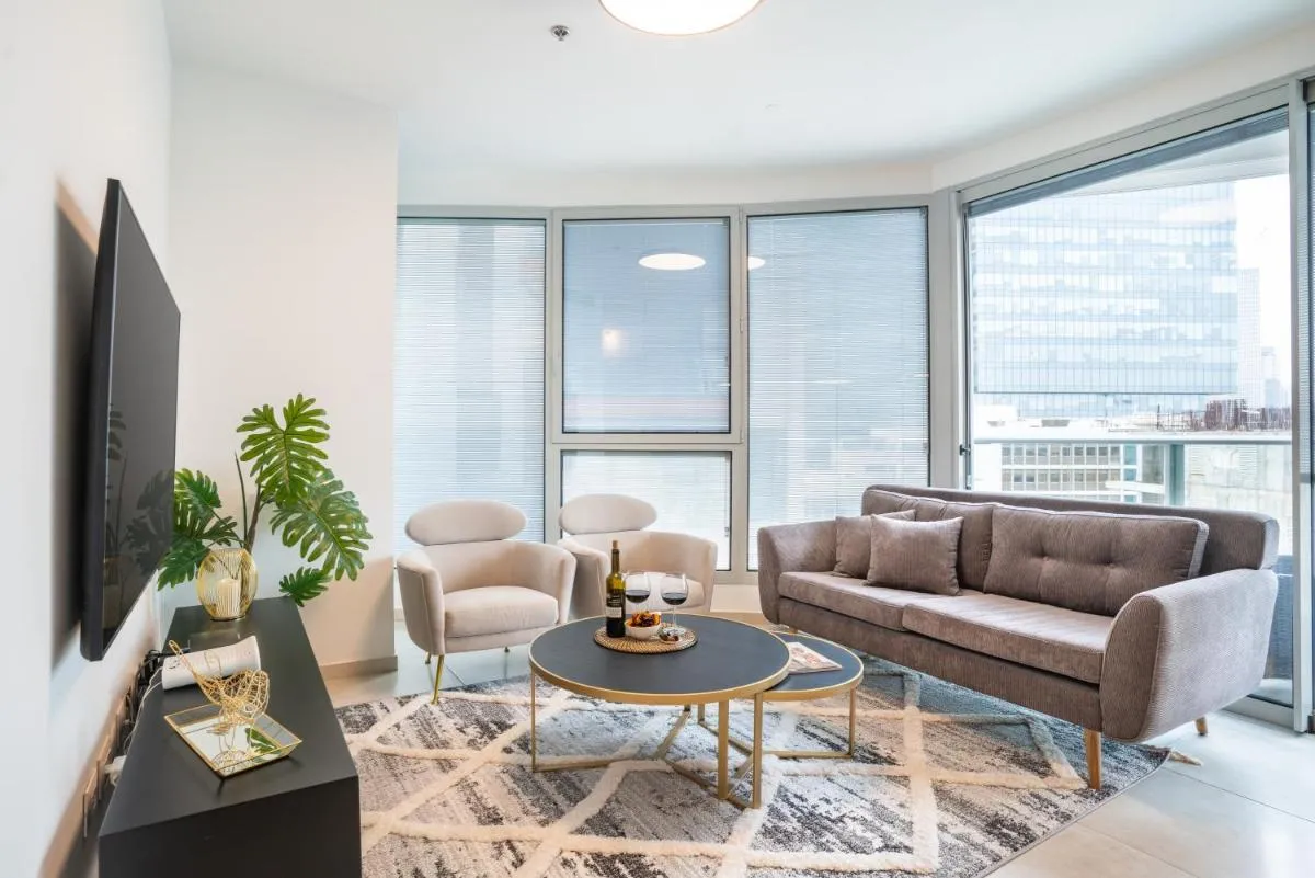 Image 2 of Deluxe Apartment in Top Tel Aviv Neighbourhood with Mamad by Sea N’ Rent