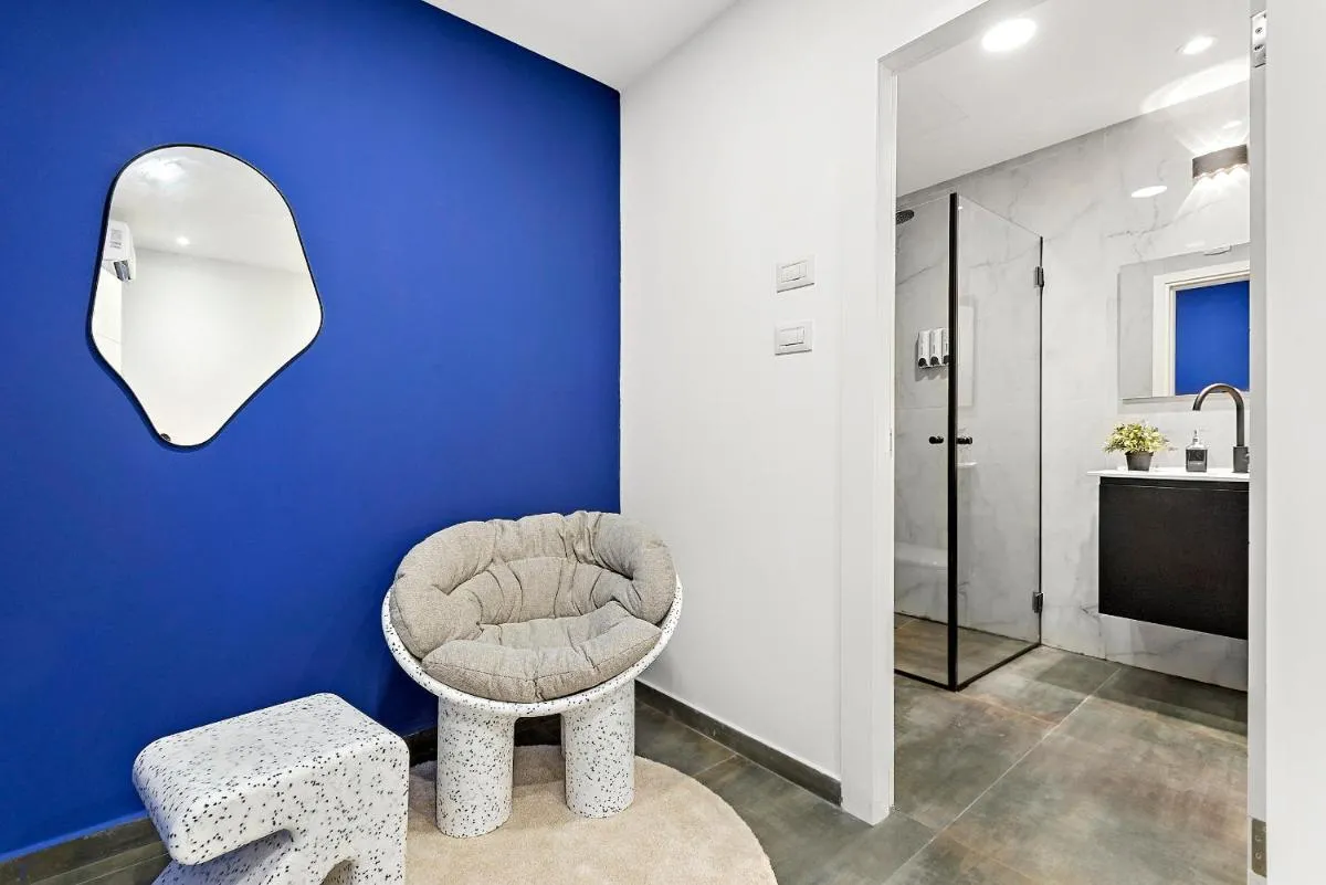 Image 2 of Fresh new place, central w Bomb Shelter right next to the beach M3