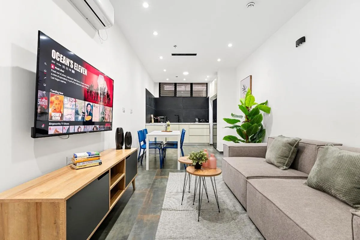 Image 4 of Fresh new place, central w Bomb Shelter right next to the beach M3