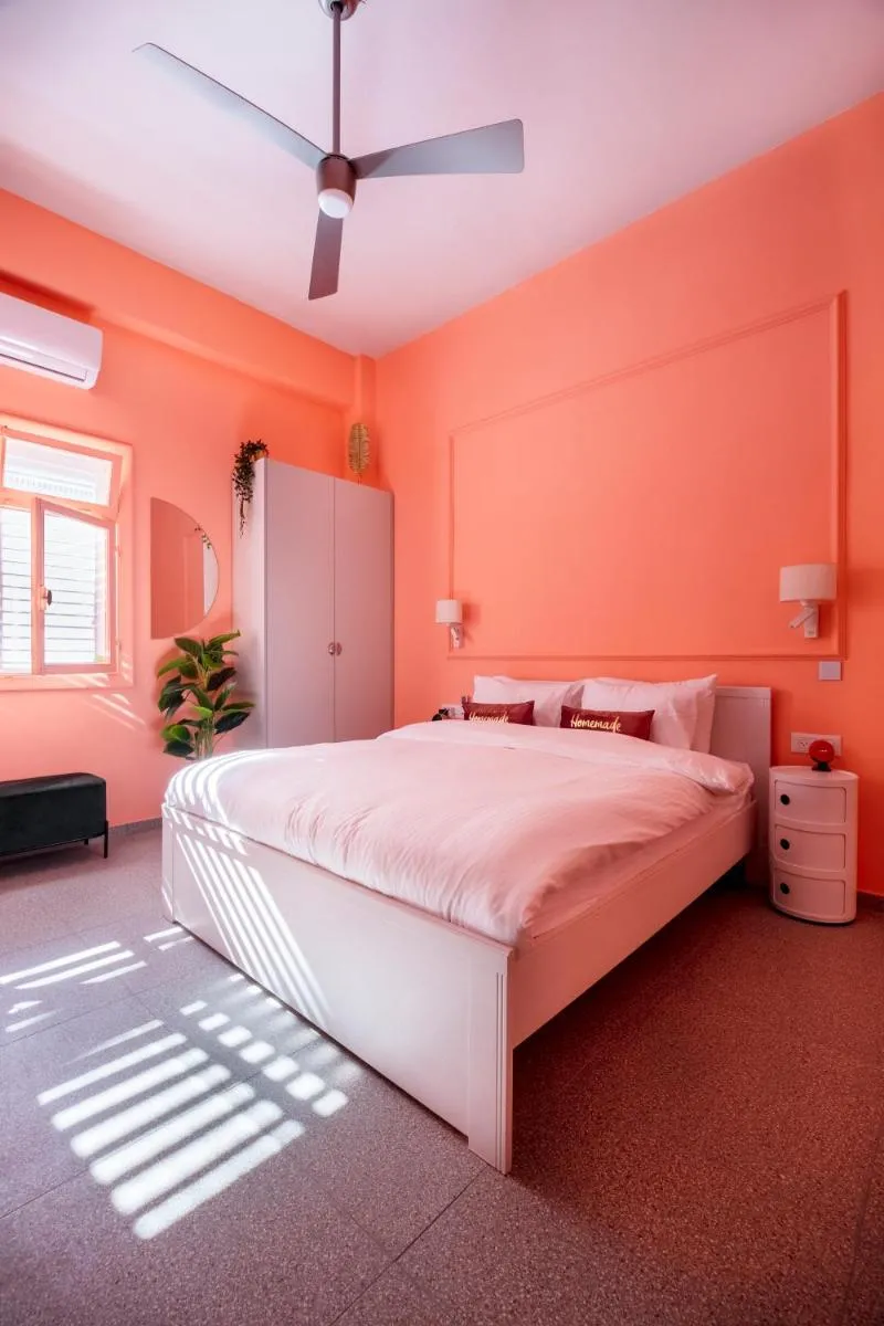 Image 3 of Glamorous Pink Pearl Studio/Beach/Parking/Netflix