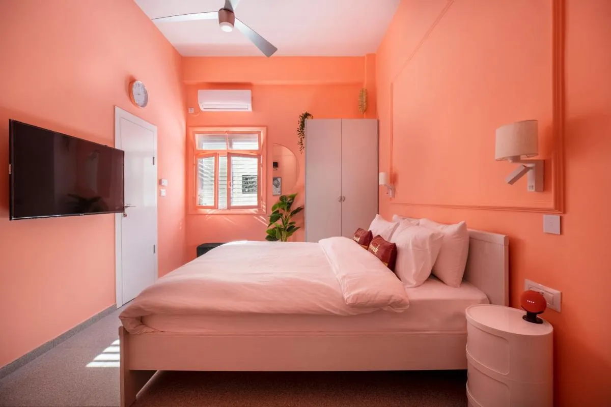 Image 2 of Glamorous Pink Pearl Studio/Beach/Parking/Netflix
