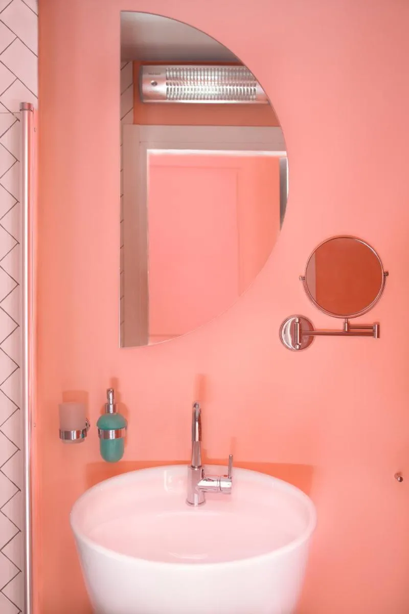 Image 5 of Glamorous Pink Pearl Studio/Beach/Parking/Netflix