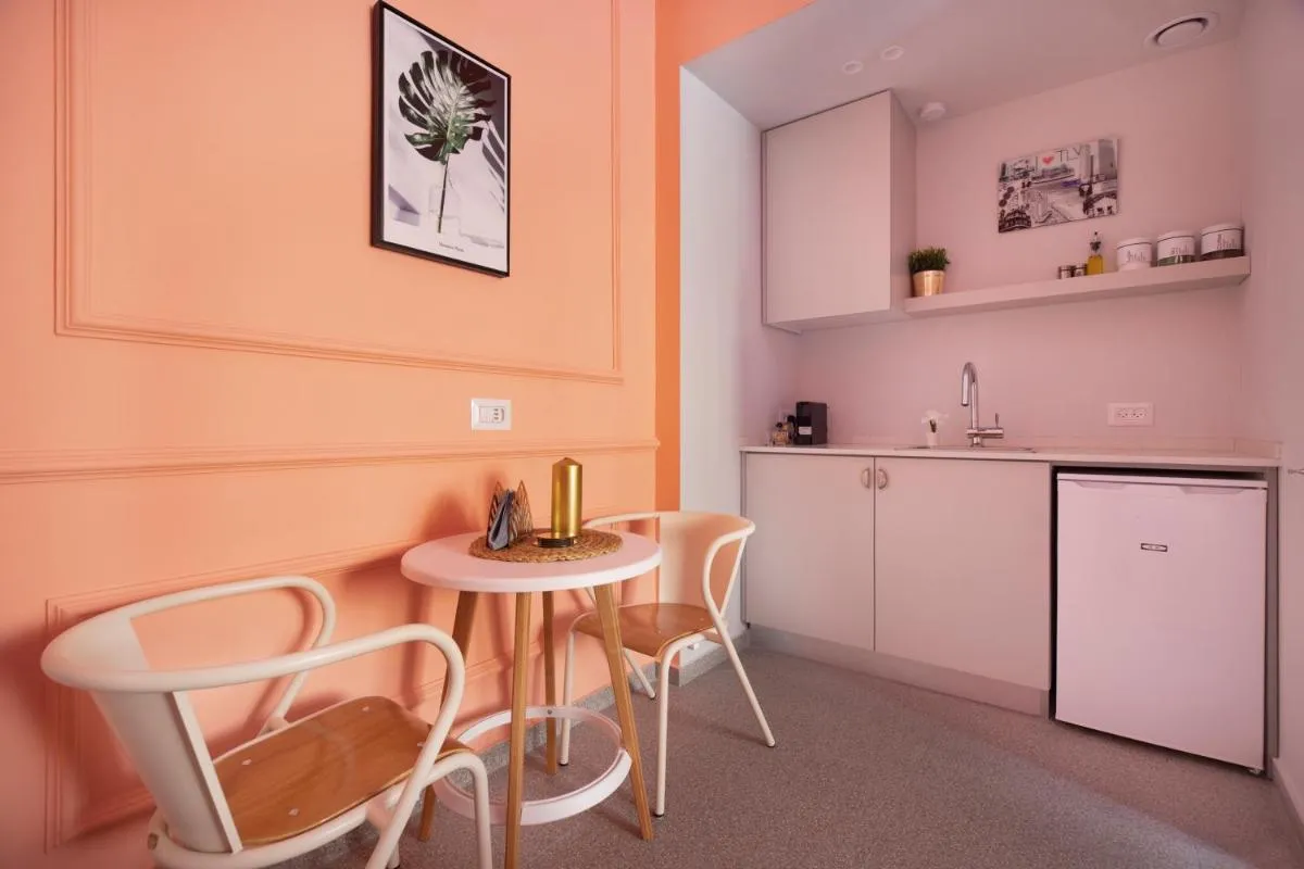 Image 1 of Glamorous Pink Pearl Studio/Beach/Parking/Netflix