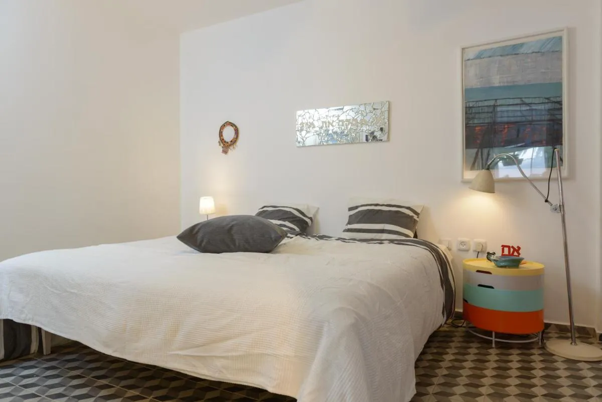 Image 6 of High Class next to Susan Dallal by FeelHome