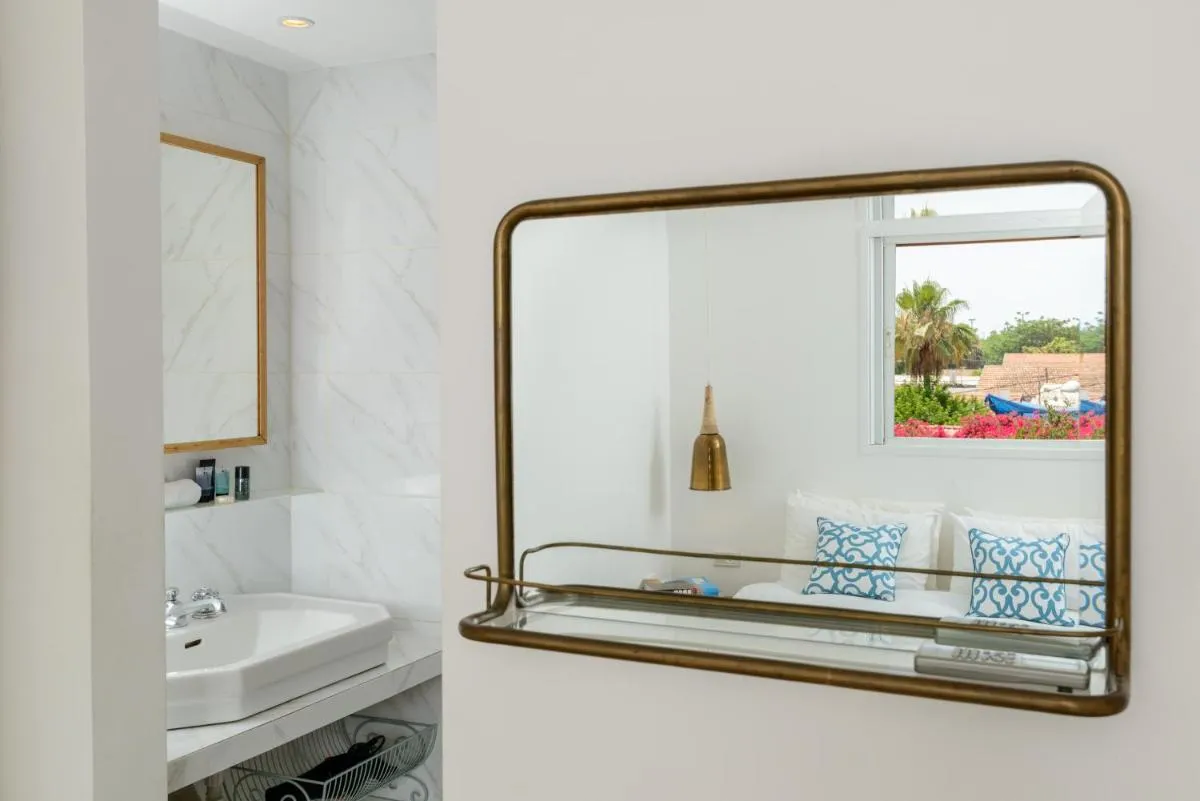 Image 2 of High Class next to Susan Dallal by FeelHome