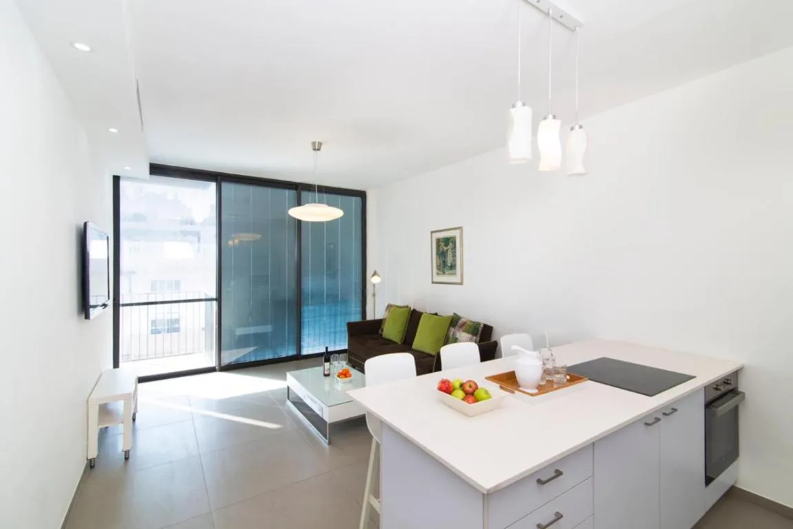 Image of Hilton Bay apartment with the shelter