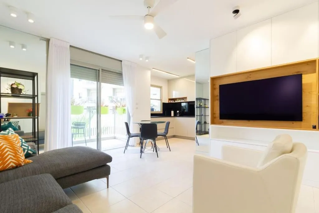 Image of Jaffa’s Hideaway – Lux 2BR w/balcony and parking!