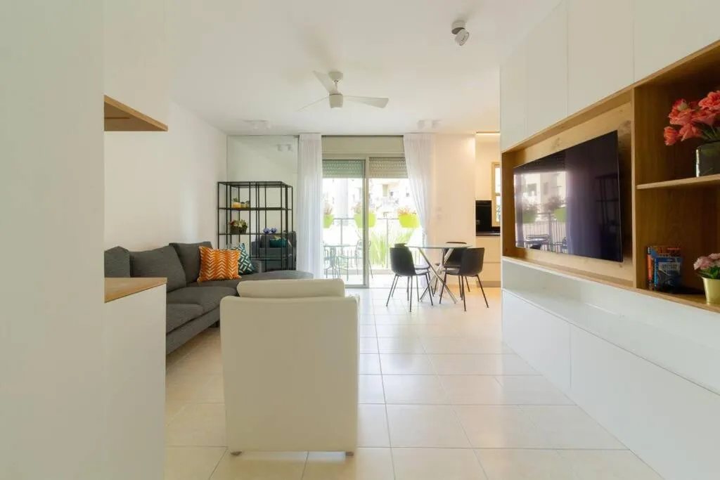 Image 4 of Jaffa’s Hideaway – Lux 2BR w/balcony and parking!