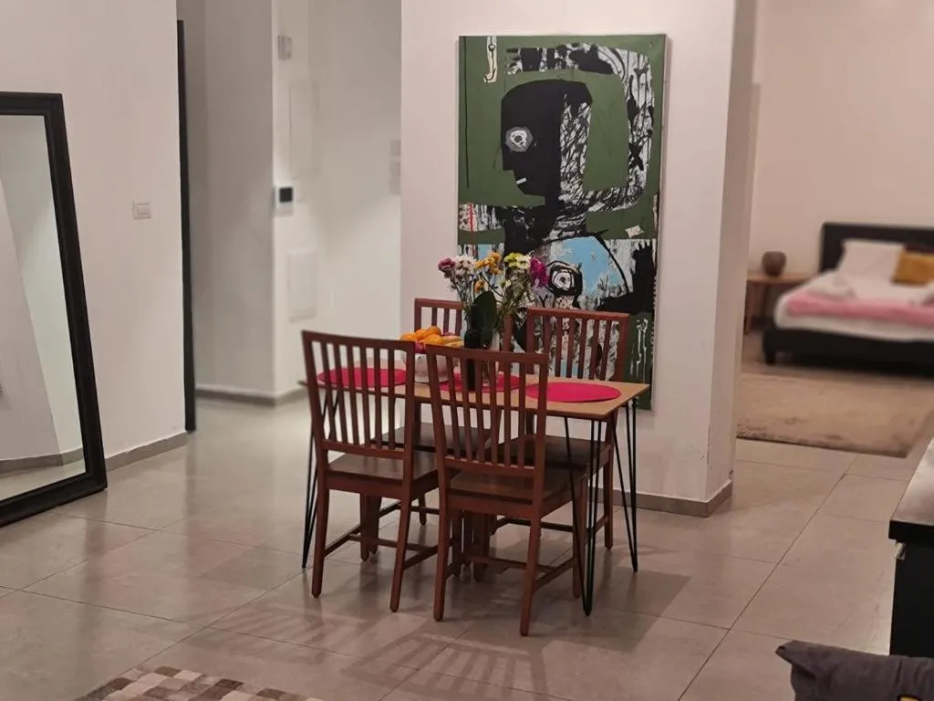 Image 5 of Lovely garden Flat in Tel Aviv