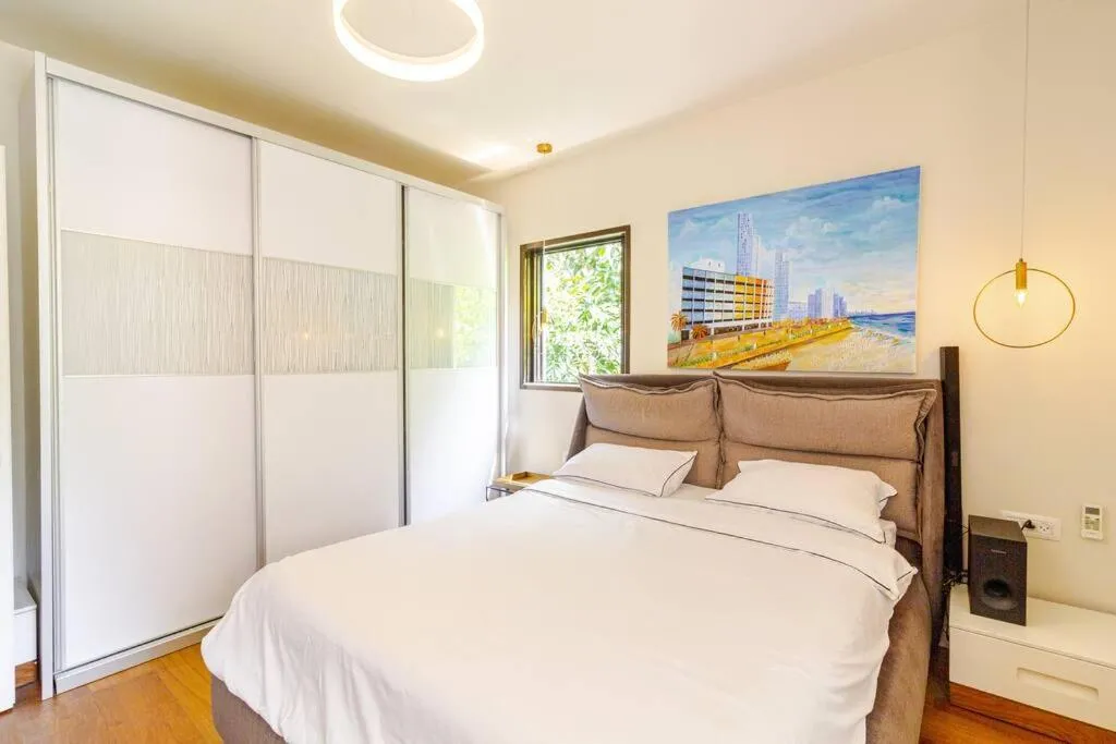Image 2 of Luxe & Stylish Beachside 4-Bedrooms Family Parking